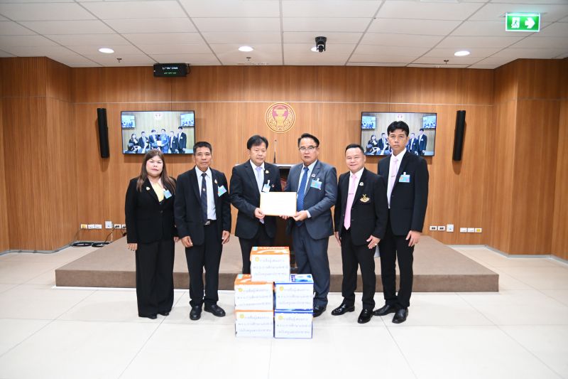ประธานสภาผู้แทนราษฎร มอบหมายให้ เลขาธิการสภาผู้แทนราษฎร รับยื่นรายชื่อผู้มีสิทธิเลือกตั้ง 13,110 รายชื่อร่วมเข้าชื่อเสนอร่าง พ.ร.บ.การศึกษาแห่งชาติ พ.ศ. …. จากสมาพันธ์สมาคมครูแห่งประเทศไทย พร้อมคัดค้าน กาสิโน เกรงจะกระทบสังคมเป็นวงกว้าง