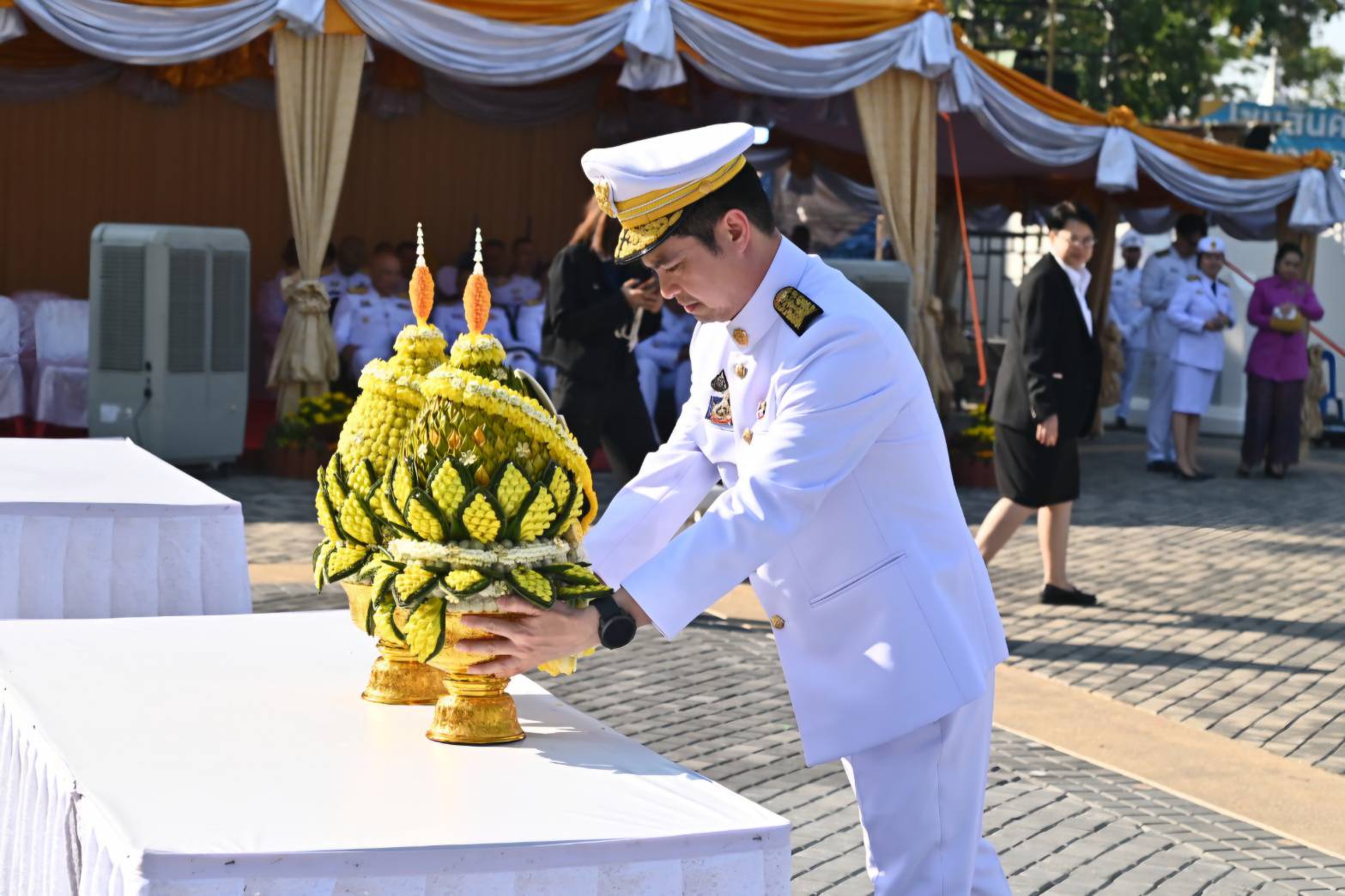 รองประธานสภาผู้แทนราษฎร คนที่สอง เป็นประธานในพิธีวางพานประดับพุ่มดอกไม้ ในนาม  “สภาผู้แทนราษฎร” ถวายราชสักการะสมเด็จพระนเรศวรมหาราช เนื่องในวันที่สมเด็จพระนเรศวรมหาราชทรงกระทำยุทธหัตถี 