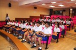 คณะสภานักเรียน กรรมการนักเรียน และครูที่ปรึกษา โรงเรียนวรนารีเฉลิม จังหวัดสงขลา จำนวน 45 คน