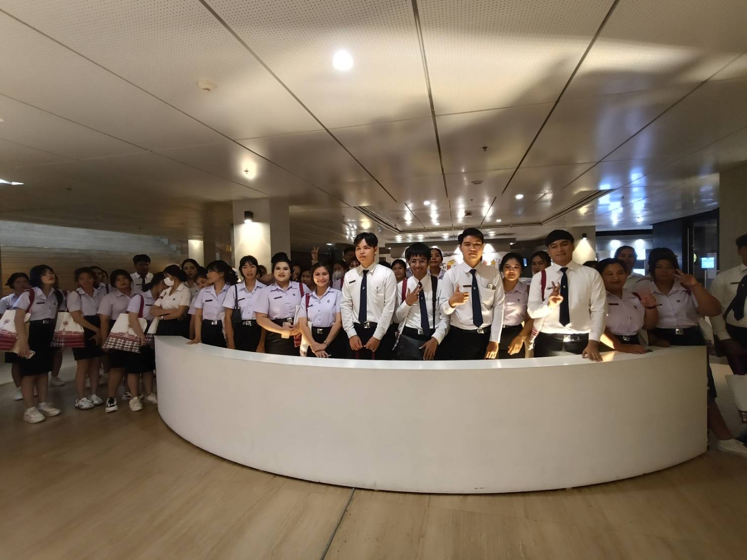 คณะนักศึกษาจากมหาวิทยาลัยราชภัฏเพชรบุรี จังหวัดเพชรบุรี จำนวน 56 คน