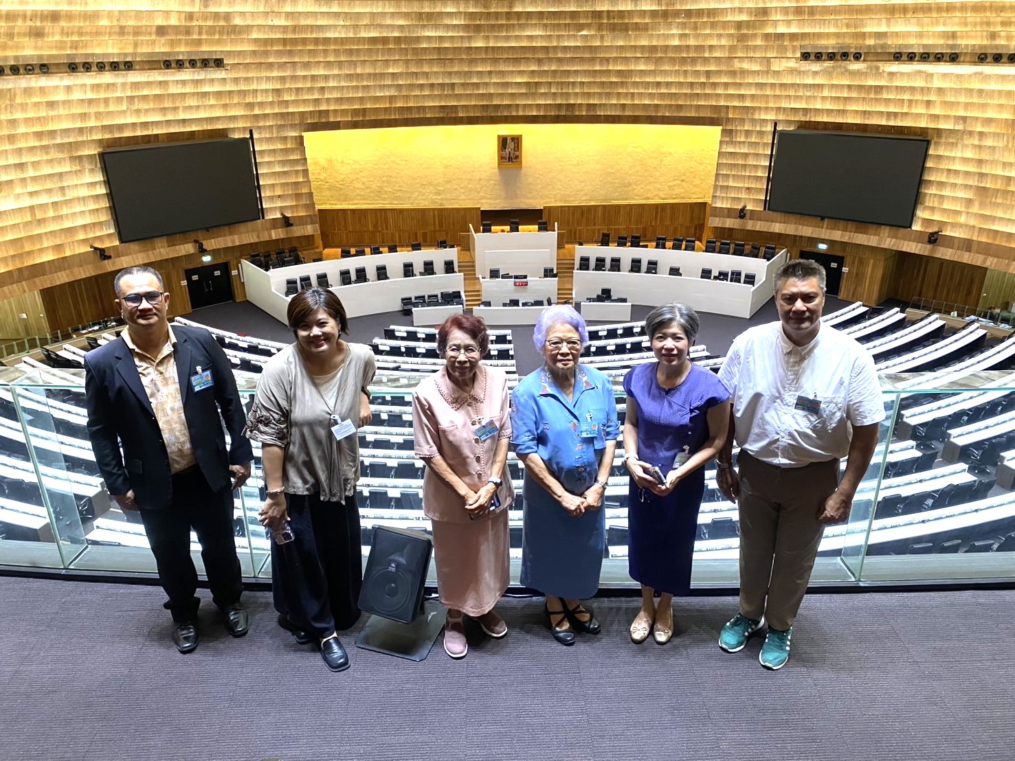คณะประชาชนผู้สนใจร่วมกิจกรรมการเยี่ยมชมและศึกษาดูงานรัฐสภาในช่วงปิดสมัยประชุมรัฐสภา (สำหรับประชาชน) 