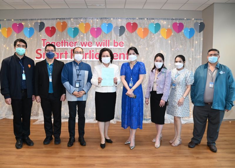 เลขาธิการสภาผู้แทนราษฎร (นางพรพิศ  เพชรเจริญ) รับการอวยพรเนื่องในเทศกาลวันขึ้นปีใหม่ พ.ศ. 2566