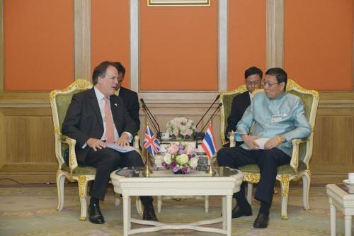 ศาสตราจารย์พิเศษพรเพชร วิชิตชลชัย ประธานสภานิติบัญญัติแห่งชาติ ให้การรับรอง นายมาร์ค ฟีลด์ (The Honorable Mark Field) รัฐมนตรีช่วยว่าการต่างประเทศด้านเอเชียและแปซิฟิก (Minister of State for Asia and the Pacific) สหราชอาณาจักร