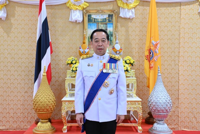 รองเลขาธิการสภาผู้แทนราษฎร เฝ้าฯ รับเสด็จฯ พระบาทสมเด็จพระเจ้าอยู่หัว และสมเด็จพระนางเจ้าฯ พระบรมราชินี ในการพระราชกุศลทักษิณานุปทานและพระราชพิธีฉัตรมงคล ในเวลา 17.00 น.       ณ พระที่นั่งอมรินทรวินิจฉัยฯ 