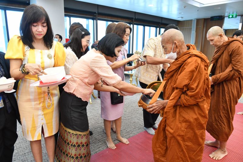 ที่ปรึกษาด้านกฎหมาย เป็นประธานในกิจกรรมทำบุญ ตักบาตรพระกรรมฐานถวายเป็นพระราชกุศลแด่พระบาทสมเด็จพระเจ้าอยู่หัว และสมเด็จพระนางเจ้าฯ พระบรมราชินี